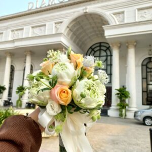 Hoa cưới sen trắng mix hoa Thúy Châu và Hoa hồng cam