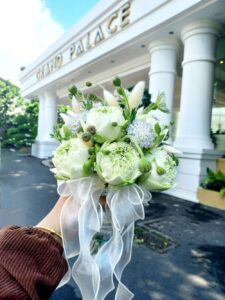 SE0005 - Mẫu hoa cưới cô dâu Sen trắng mix Thúy Châu 4 SE0005 1 sieuthihoacuoi