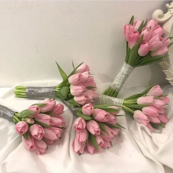 Hoa cưới Tulip hồng đi ruy băng
