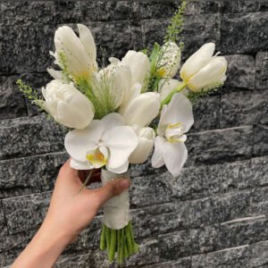 Hoa cưới Tulip phối Lan Hồ Điệp trắng