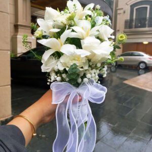 TLT0004 - Hoa cưới Tulip trắng phối hoa Thúy Châu 5 Tulip trắng mix Thúy Châu, cỏ Đồng Tiền, Babi trắng