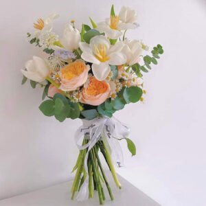 TLT0022 - Hoa cầm tay cô dâu Tulip trắng phối hoa hồng Juliet 3 hoa cầm tay cô dâu Tulip phối Hồng juliet và hoa Thúy Châu trắng