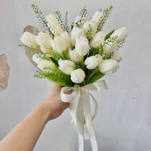 Tulip trắng mix cỏ Đồng Tiền