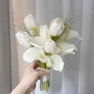 Hoa cưới Calla Lily trắng phối Tulip trắng