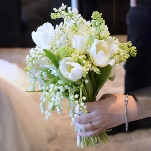 Bó hoa cưới Linh Lan phối hoa Tulip trắng