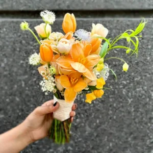 Hoa cưới Tulip cam Hà Lan kết hợp hoa Thúy Châu