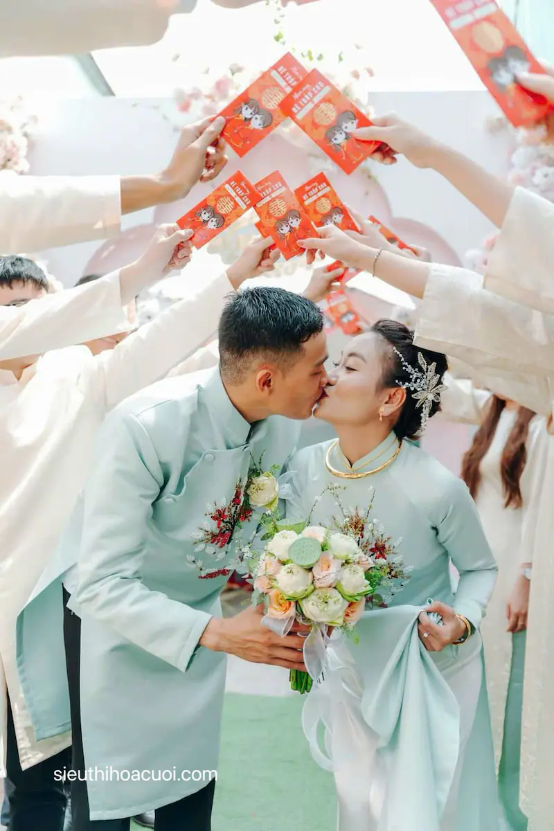 Bó hoa cô dâu của Siêu Thị Hoa Cưới là tiêu điểm trong tiệc cưới của cặp đôi tại Hồ Chí Minh